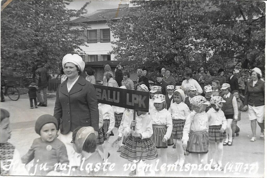 Harju rajooni laste võimlemispidu 1977. aastal Keilas.